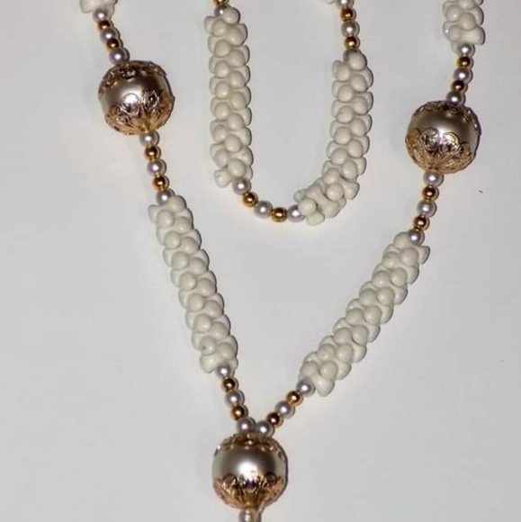 Jewelry - Vintage Beaded Tassel Necklace 16"‎ Drop